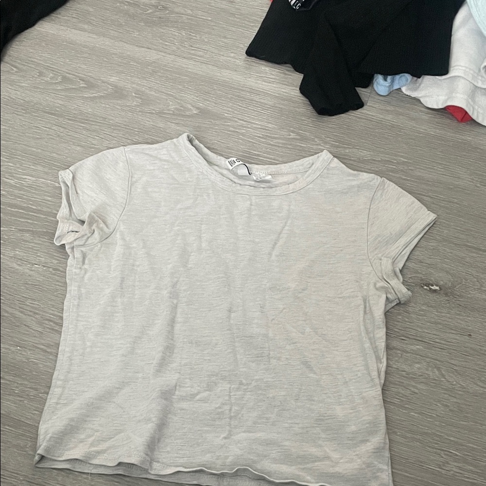 H&M Light Gray Short Sleeve Tee